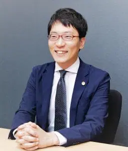 代表弁護士 豊川祐行